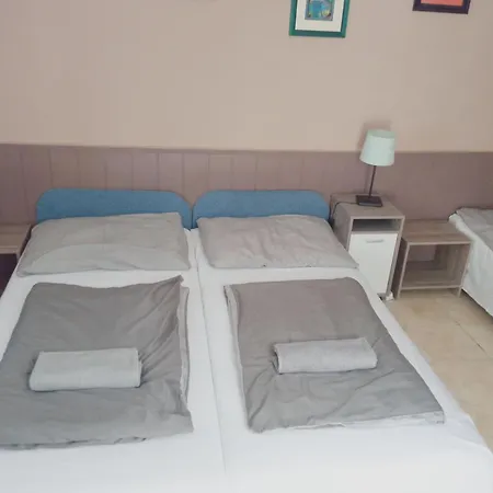 Daire Oenallo Apartmanhaz Aranyparton Siofok