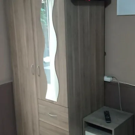 아파트 Oenallo Apartmanhaz Aranyparton