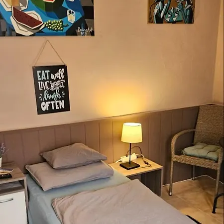 Oenallo Apartmanhaz Aranyparton * Siofok